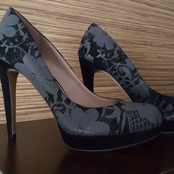 Vince Camuto Heels - Picture 5 of 6